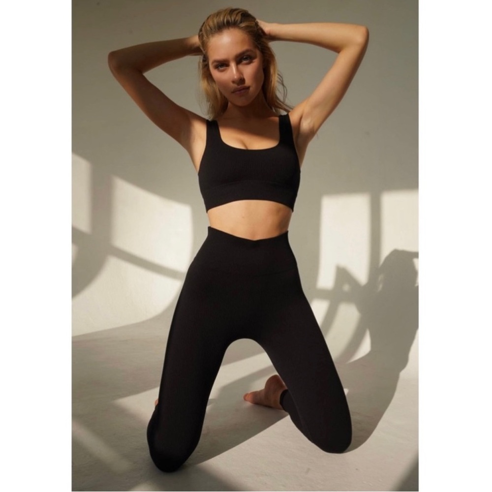 2 Piece Set 🖤 7/8 High Waisted Ribbed Vibe Yoga Bra + Leggings Set NWT
